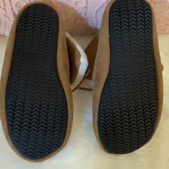 ⭐️ Host pick! ⭐️ Rockdove slipper in size M 🌟 - Picture 6 of 6